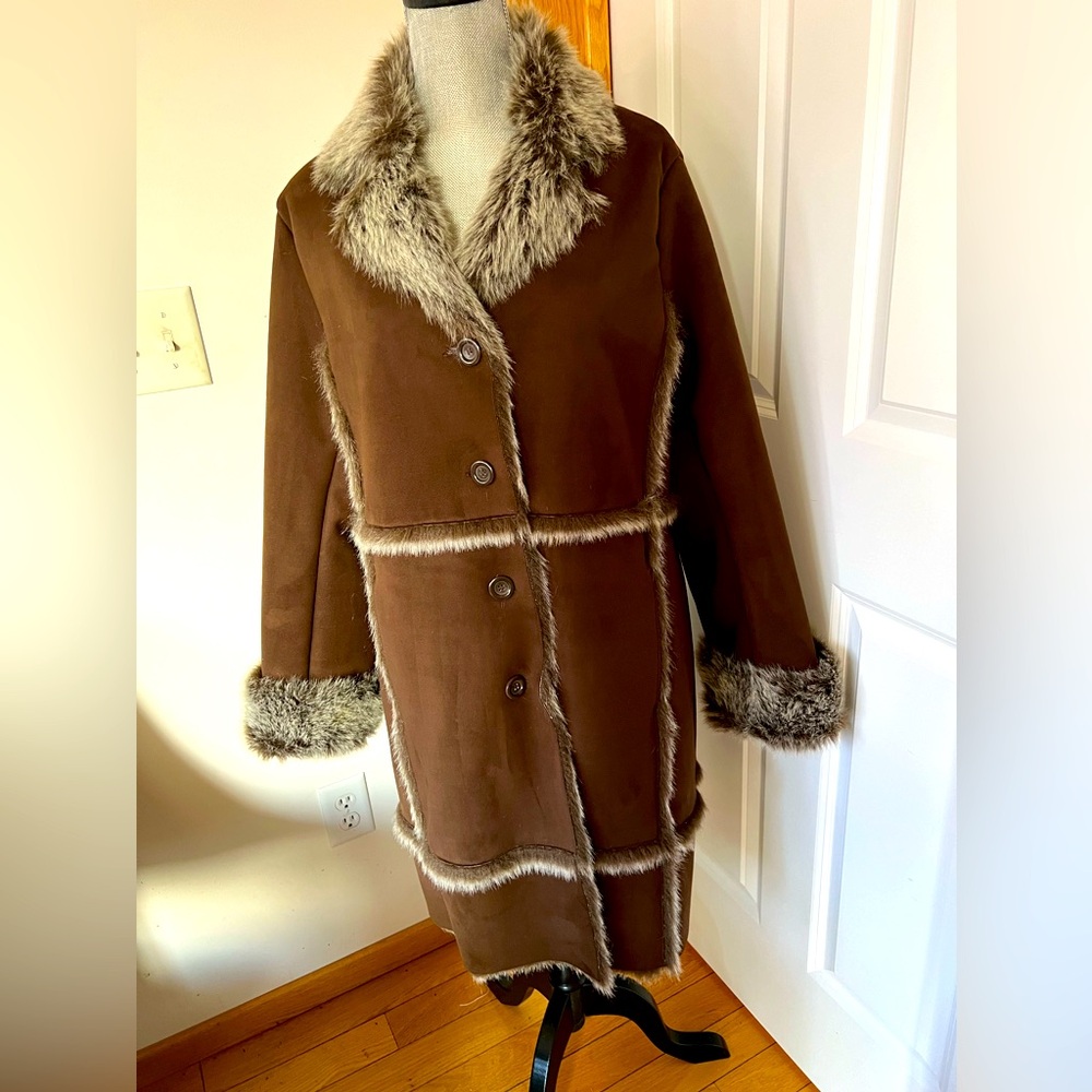 Vintage Womens Faux Suede Coat With Faux Fur Trim Midi Length XL new VAKKO brand
